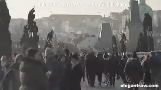 إثارة شرجية مزدوجة: عاهرتان تريان فتحتيهما ثم تأخذان قضيبًا معًا