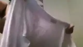 عارضة كاميرا ويب عربية ذات أثداء عملاقة تمثل في فيلم إباحي صريح