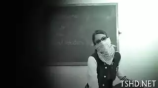 أول شرج لطالبة شابة مع مشرف قوي