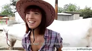 اخوها بيسمع اباحه