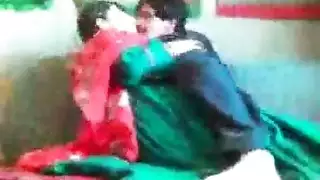 تبادل سري: الابن يضخ زوجة أبيه المحجبة في لقاء محرم
