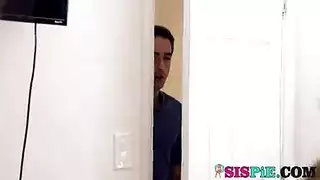 علاقة ثلاثية مثيرة مع شرجي ومهبلي قاسي