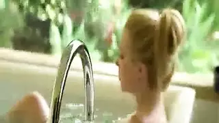 بنت ليل تتعرى وتركب عضوه بعنف
