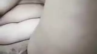 استمناء عربي صريح: شفاه ممتلئة وكس ينضح