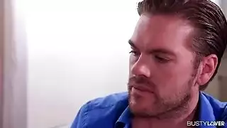 بنت ممتلئة يدمر فمها فحل زب كبير