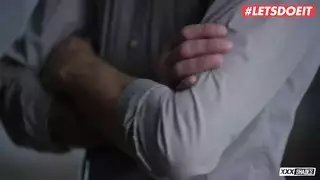 هي دائماً تأخذ ذلك القضيب الصلب