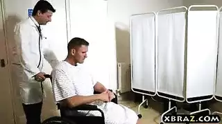 ممرضة غرفة التبديل عروس