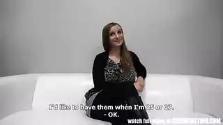 كاميرا تجسس تسجل جنس صريح في الحمام