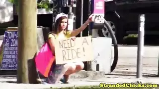 شباب اثنين مع بنت