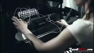 آريا تريده عميقًا وقذرًا