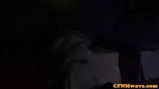 ثلاثة شباب يضربون فتحات دومينيكا في جنس جماعي مكثف