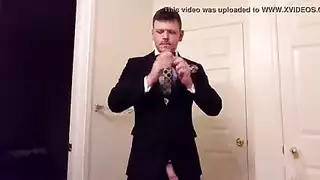 رجل عجوز وفتاة صارخة