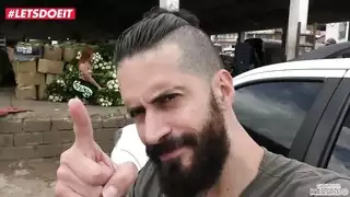 الكلبة المثالية تنتظر بفرج مفتوح