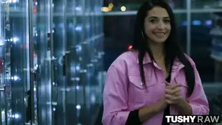 قضيب ضخم يضاجع فتحة ضيقة