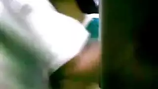 ماراثون إباحي مجاني على هاتفه يجعله يقذف