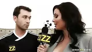 ممارسة جنسية ثلاثية مع أثداء كبيرة وجنس عنيف