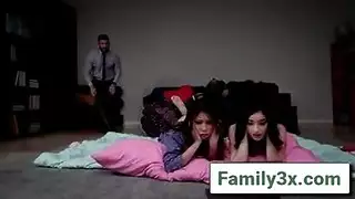 إميلي ويليس هي سلوتي، امرأة سمراء الهواة التي على وشك الحصول على جرعةها اليومية من اللعنة إميلي ويليس هي سلوتي، امرأة سمراء الهواة التي على وشك الحصول على جرعةها اليومية من اللعنة