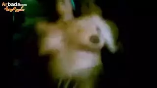 يحك زبره في شفايف كسها و هي تصرخ و تقوله جامد عليا يا هاني