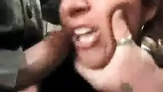 سكرتيرات تؤخذ في العمل الأبيض جبهة مورو الحرة عارية كتي الشرج الصحافة واللعا في نافذة متجر