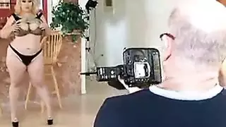 ينيك بدينة شقراء بزازها نار و طيزها مكور كبير في المطبخ بكل متعة جنسية ينيك بدينة شقراء بزازها نار و طيزها مكور كبير في المطبخ بكل متعة جنسية