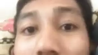 رجل متعب فرك بلطف ديك شريكه الصعب، لأن زوجته لم تكن في المنزل رجل متعب فرك بلطف ديك شريكه الصعب، لأن زوجته لم تكن في المنزل