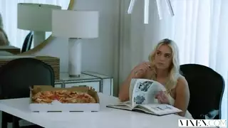 المراهقة شقراء تعشق زب جارها المتزوج وتذهب له البيت و تمارس السكس القوي معه المراهقة شقراء تعشق زب جارها المتزوج وتذهب له البيت و تمارس السكس القوي معه