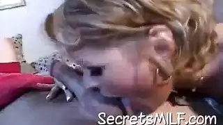 شقراء كندية باللون الأسود ، جوارب شبكية تحصل على نائب الرئيس جديد في جميع أنحاء وجهها اللطيف شقراء كندية باللون الأسود ، جوارب شبكية تحصل على نائب الرئيس جديد في جميع أنحاء وجهها اللطيف