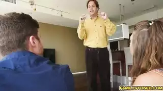 امرأة سمراء سمينة ، إيلينا جيسا ترتدي الحجاب أثناء الاستعداد لممارسة الجنس عن طريق الفم