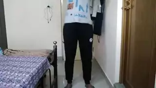 الملابس الهندية فيكتوريا كالينتي تأخذ شاعر هائل من ألعابها على وجهها مباشرة بعد عيد الحب