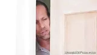 ابنة الخطوة المشاغب هي جعل الحب مع خطوة أبي قرنية، في غرفة المعيشة. ابنة الخطوة المشاغب هي جعل الحب مع خطوة أبي قرنية، في غرفة المعيشة.