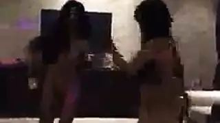 الفتيات مثيرات يواجهون وقتا رائعا مع بعضهم البعض، ويئر من المتعة أثناء كومينغ. الفتيات مثيرات يواجهون وقتا رائعا مع بعضهم البعض، ويئر من المتعة أثناء كومينغ.