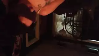 امرأة سمراء معصوبة العينين هي سخيف رجل سقطت من أجله، في حين أن شريكها يثير سرا امرأة سمراء معصوبة العينين هي سخيف رجل سقطت من أجله، في حين أن شريكها يثير سرا