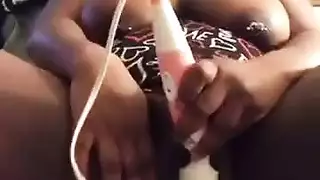 خشب الأبنوس المتأنق يلعب مع كل من ثقوبه خشب الأبنوس المتأنق يلعب مع كل من ثقوبه