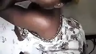 ربة منزل أفريقية كبيرة مع زوج مذهل من الحمير جولة يحب أن يزول من قبل الديك الأبيض الصلب ربة منزل أفريقية كبيرة مع زوج مذهل من الحمير جولة يحب أن يزول من قبل الديك الأبيض الصلب