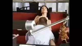 امرأة سمراء يورو شقراء مع شعر قصير، ستيلا قد حصلت مارس الجنس على الأريكة، بعد مص ديك امرأة سمراء يورو شقراء مع شعر قصير، ستيلا قد حصلت مارس الجنس على الأريكة، بعد مص ديك
