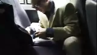 كانت فتاتان تمارسان الحب على الشاطئ عندما رأيا رجلًا مع ديك كبير جدًا كانت فتاتان تمارسان الحب على الشاطئ عندما رأيا رجلًا مع ديك كبير جدًا