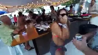 بعد الحزب، كما أنهيت للتو للخطأ وجولييت صنعت أشياء، تحولت جولييت إلى طرح العديد من الأسئلة وانتهت بها مع شاعر المليون ضخمة بعد الحزب، كما أنهيت للتو للخطأ وجولييت صنعت أشياء، تحولت جولييت إلى طرح العديد من الأسئلة وانتهت بها مع شاعر المليون ضخمة