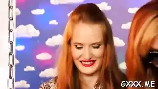 كتكوت ساخن في تنورة قصيرة ، أنت تحب الجنس في المحيطات مع رجل تحبه كتكوت ساخن في تنورة قصيرة ، أنت تحب الجنس في المحيطات مع رجل تحبه