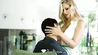 امرأة ناضجة سكسية مدمنة على ازبار الشباب الاصغر منها تتمتع مع عشيقها الجديد امرأة ناضجة سكسية مدمنة على ازبار الشباب الاصغر منها تتمتع مع عشيقها الجديد