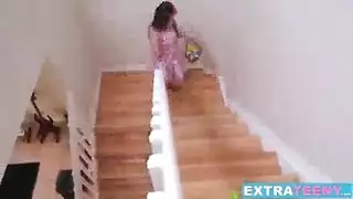 تتسخ فيبي بروكس الصغيرة مع خرطوم حديقة على صاحب الديك في الهواء الطلق تتسخ فيبي بروكس الصغيرة مع خرطوم حديقة على صاحب الديك في الهواء الطلق