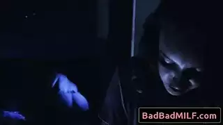 بيبر هارت تضاجع أفضل صديق لابنها الوسيم ، بينما تحصل على كسها الضيق بيبر هارت تضاجع أفضل صديق لابنها الوسيم ، بينما تحصل على كسها الضيق