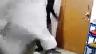 الفتيات الجامعي الطازج يصنعن الحب في الحمام لا يعرف أن غرفة الفندق الأخرى قاب قوسين أو أدنى. الفتيات الجامعي الطازج يصنعن الحب في الحمام لا يعرف أن غرفة الفندق الأخرى قاب قوسين أو أدنى.
