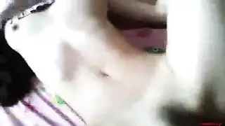 فاتنة الآسيوية الساخنة تمتص عصا اللحم الصلب لرجل قرنية ، أثناء وجوده في الحمام فاتنة الآسيوية الساخنة تمتص عصا اللحم الصلب لرجل قرنية ، أثناء وجوده في الحمام