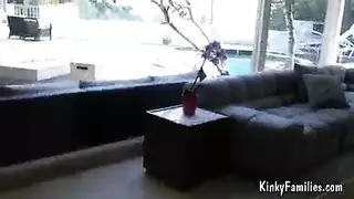 فاتنة شقراء في الصنادل السوداء مع الكعب العالي هو الحصول على جرعةها اليومية من اللعنة فاتنة شقراء في الصنادل السوداء مع الكعب العالي هو الحصول على جرعةها اليومية من اللعنة