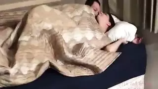 فتاة أبيها الصغيرة تضع كسها الضيق في قضيبه الكبير الصلب دون أي حماية فتاة أبيها الصغيرة تضع كسها الضيق في قضيبه الكبير الصلب دون أي حماية