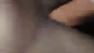 تتناول المراهقة الساخنة الغداء في مطعم محلي مع شريكها وتحصل على وجه لطيف