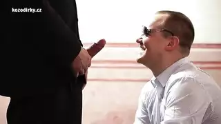 الفتيات التشيك لديهن الثلاثي في ​​فترة ما بعد الظهر في منزل فندق صغير