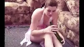 ربة منزل سوبر قرنية تخون زوجها مع أفضل صديق لها في وقت متأخر بعد الظهر. ربة منزل سوبر قرنية تخون زوجها مع أفضل صديق لها في وقت متأخر بعد الظهر.