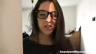 أعطى امرأة سمراء في سن المراهقة رائعتين اللسان إلى صديقها، فقط لجعله ينفجر من المتعة أعطى امرأة سمراء في سن المراهقة رائعتين اللسان إلى صديقها، فقط لجعله ينفجر من المتعة