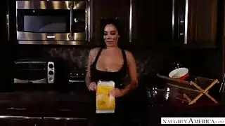 انه في الحب هو فتاة سمراء لديه القليل من الشعر على بوسها في الأعلى انه في الحب هو فتاة سمراء لديه القليل من الشعر على بوسها في الأعلى